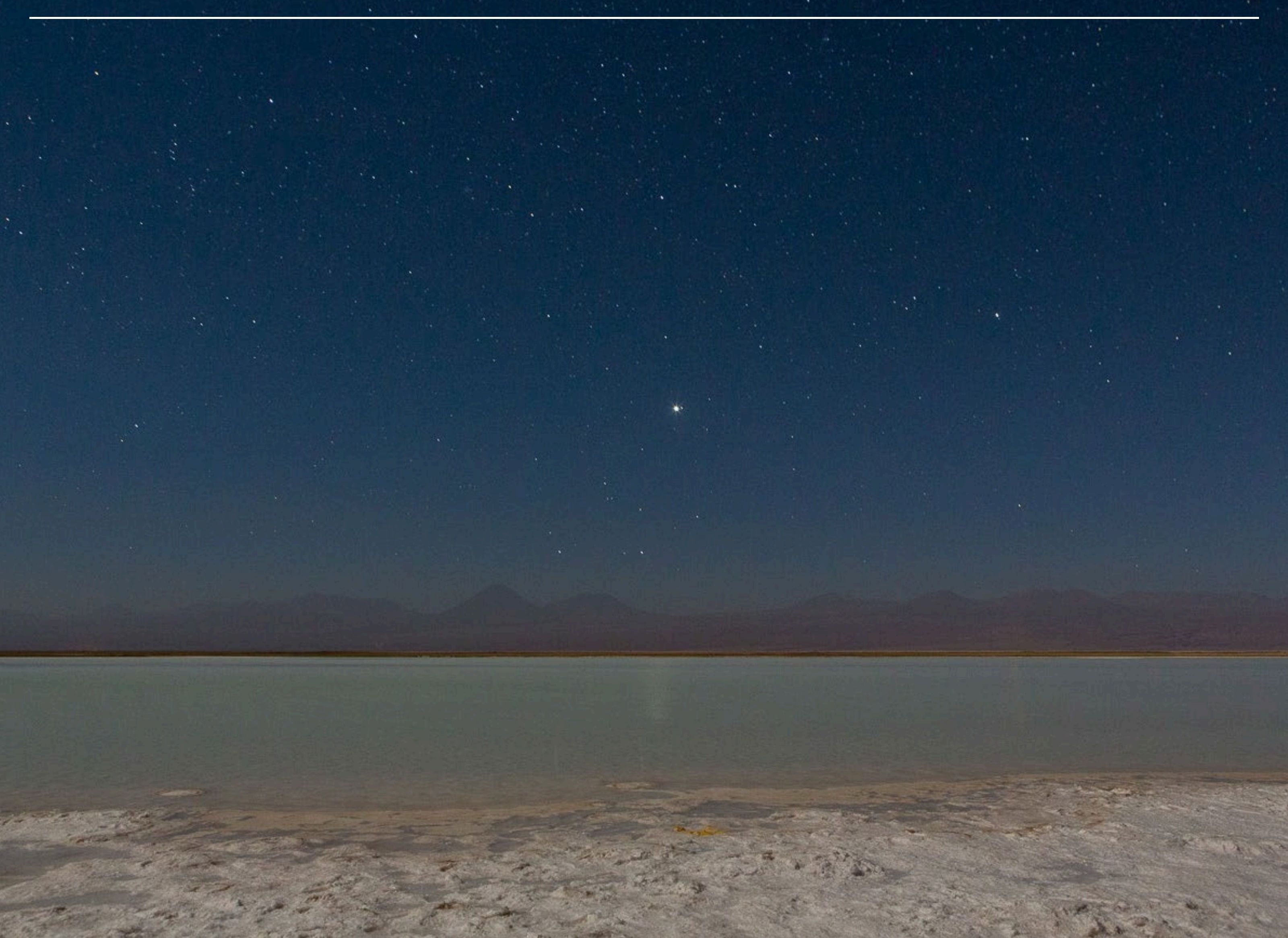 Céu estrelado sobre o salar do Atacama
